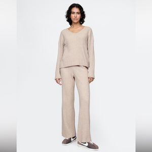 CashSoft Wide Rib V-Neck Sweater